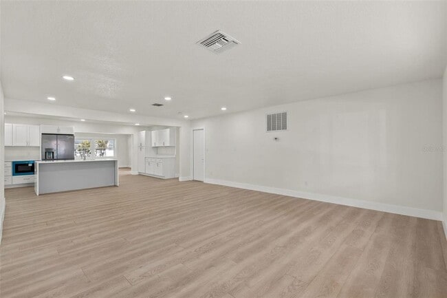 Building Photo - 2352 Lorena Ln