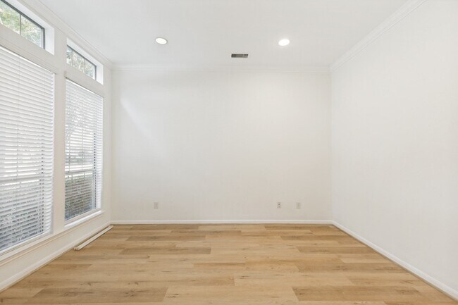 Building Photo - 9318 Rainbluff Ln