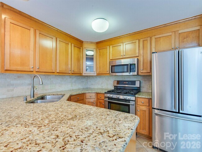 Building Photo - 2329 Kingsbury Dr