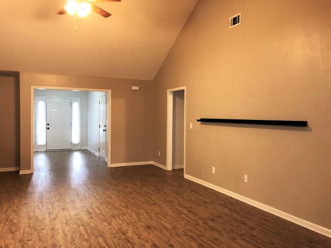 Building Photo - 122 Goudy Ct