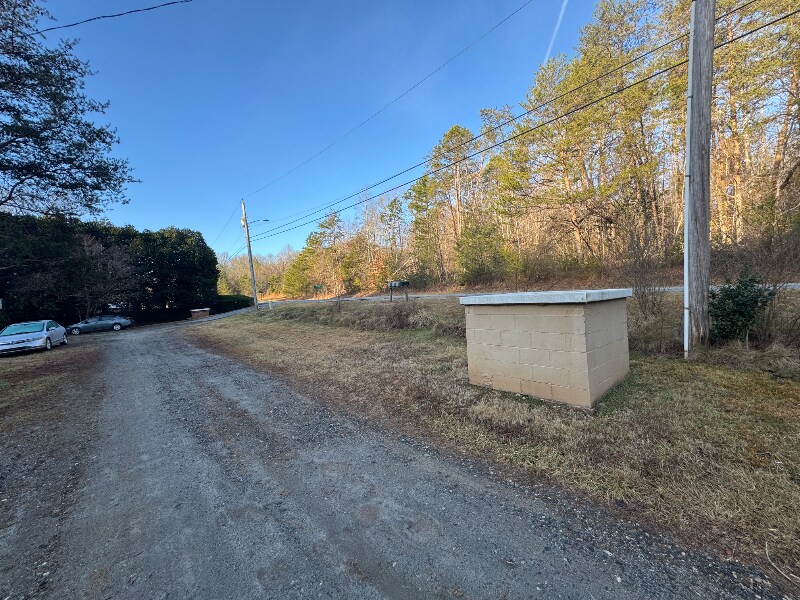 Building Photo - 706 Cherry Mountain St