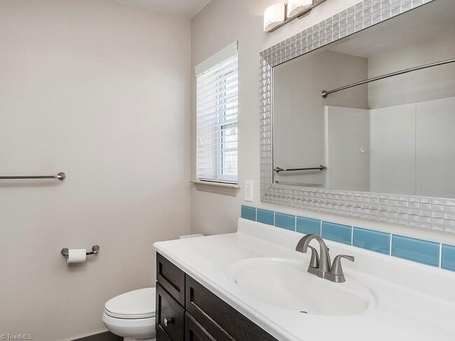 Building Photo - Immaculate Maintenance Free 3 bedroom/2.5 bath Townhouse in Rachel's Keep community off West Wend...