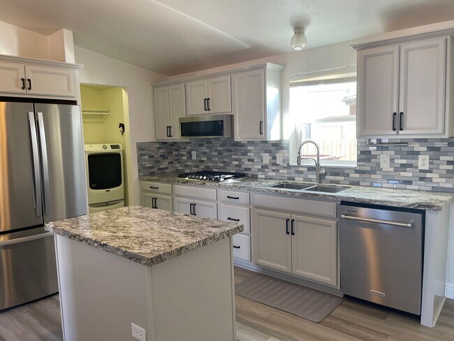 Building Photo - Beautifully updated Mobile Home in Carson ...