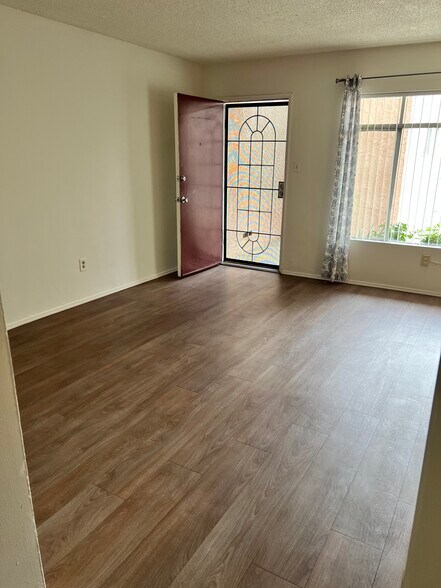 living room - 920 S Fann St