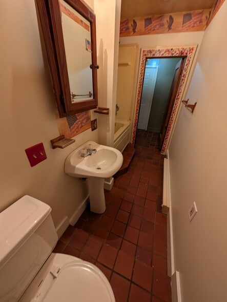 Building Photo - 121 W Comanche Ave