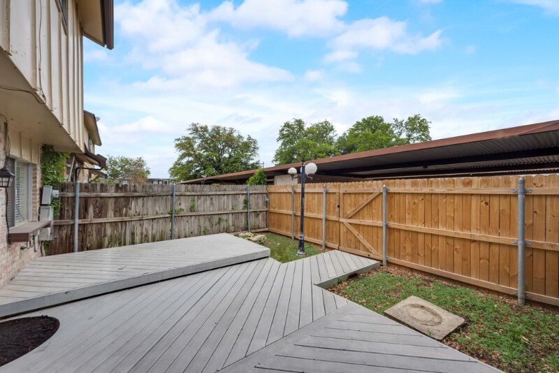 Building Photo - 2304 Long Ridge Ln
