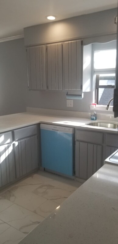 Building Photo - 570 Lincoln St