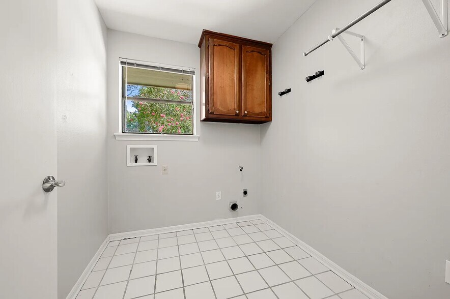 Building Photo - 14742 Sweetwood Ct