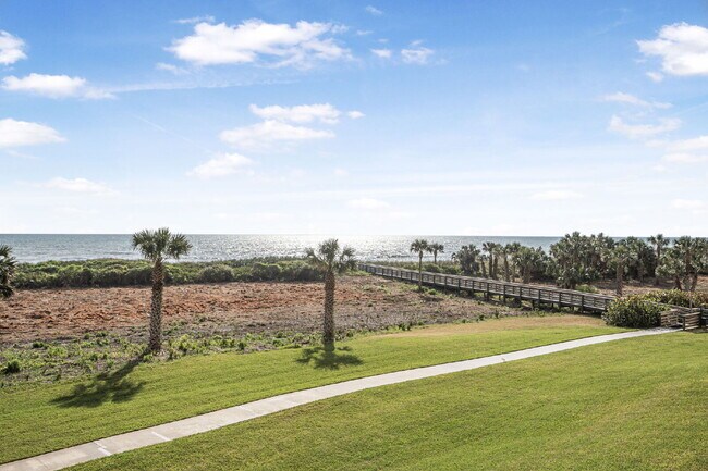 Building Photo - Available for a 7-12 month lease, Unit 208 has a beautiful oceanfront setting.