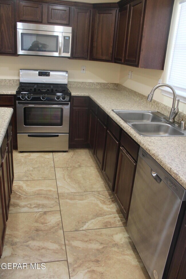 Building Photo - 12928 Hueco Pit Dr