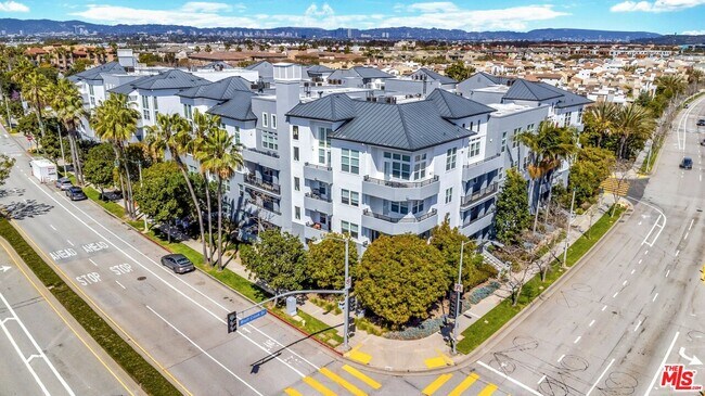 Building Photo - 7100 Playa Vista Dr
