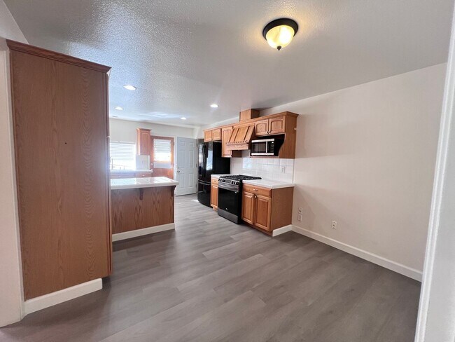 Building Photo - EBS T 37565