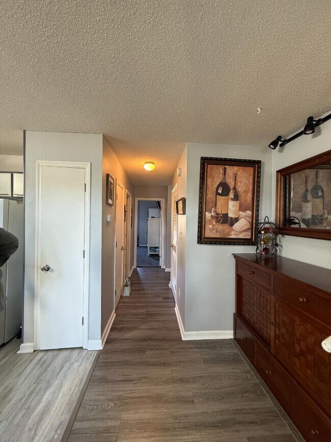 Building Photo - 1095 Plantation Dr W