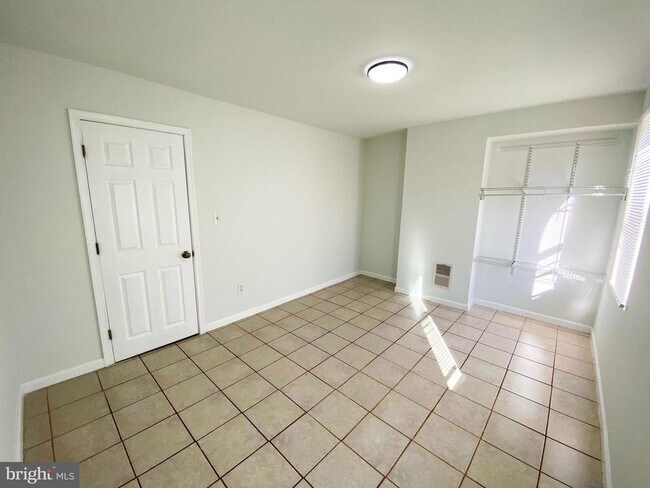 Building Photo - 3118 Hartville St