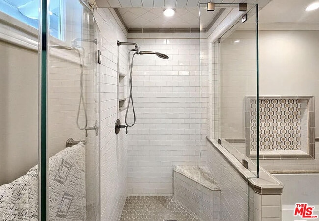 Building Photo - 3690 Crownridge Dr