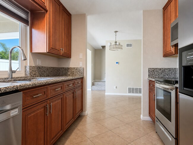 Building Photo - 1354 Evergreen Dr