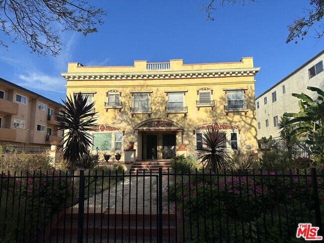 Building Photo - 1404 S St Andrews Pl