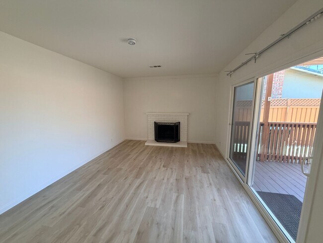 Building Photo - 1445 Sonoma Dr