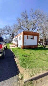 Building Photo - 209 S Ave B