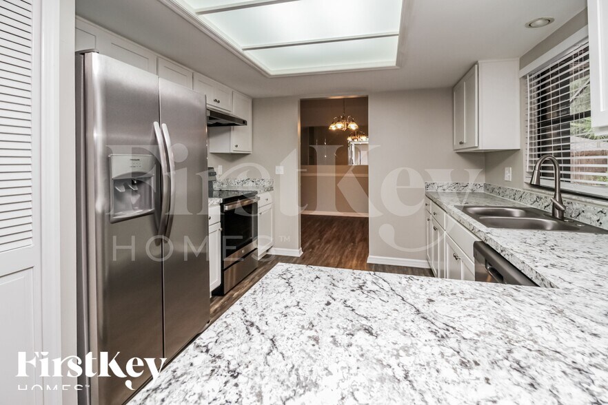 Building Photo - 836 Sylvia Dr