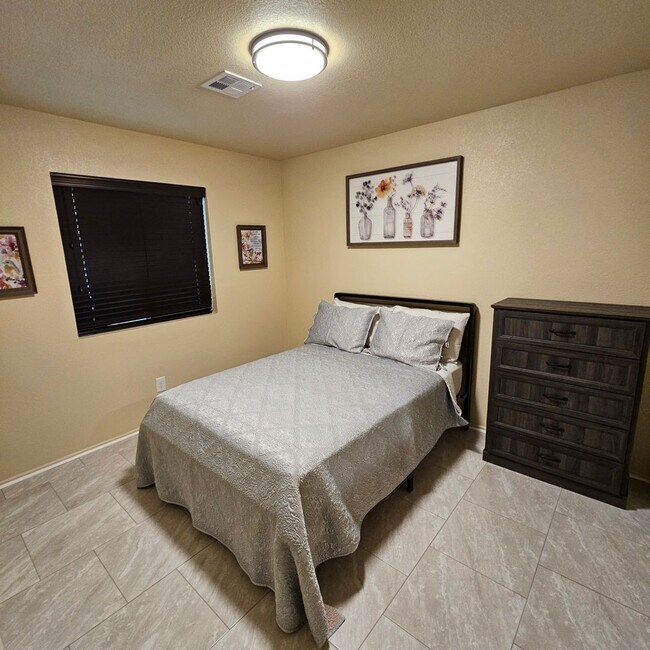 Building Photo - 4174 S Sunflower Dr