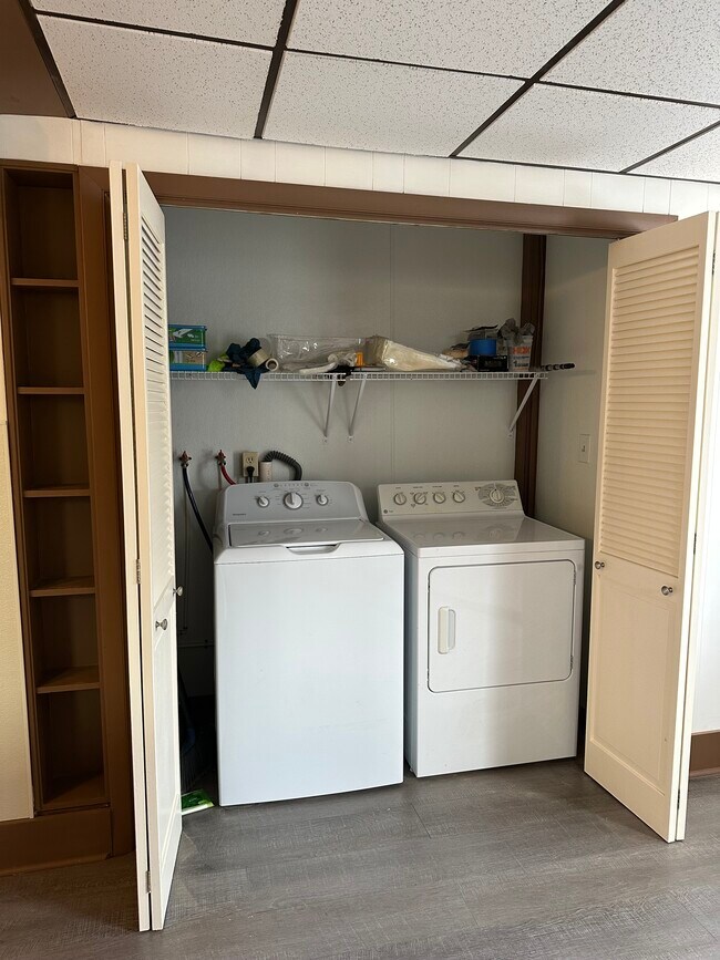 Building Photo - 239 N Stratton St