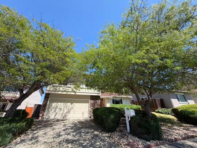 Building Photo - Updated 4BD/2.5BA Concord Home Near Parks, Tennis Courts, Community Amenities
