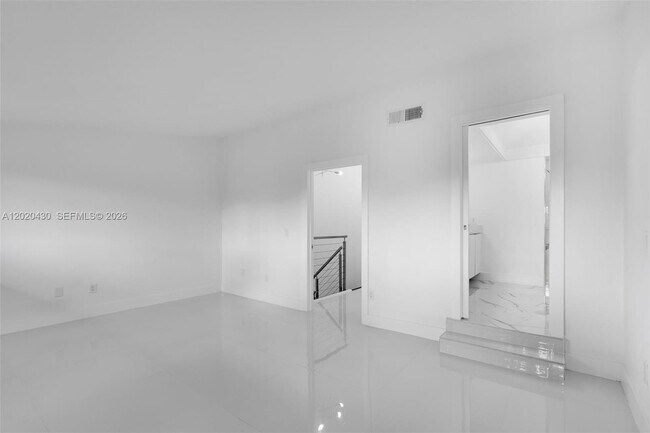 Building Photo - 3843 Alcantara Ave