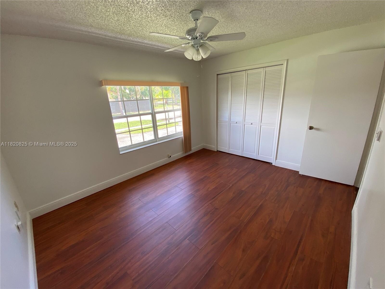Building Photo - 8250 Southampton Dr