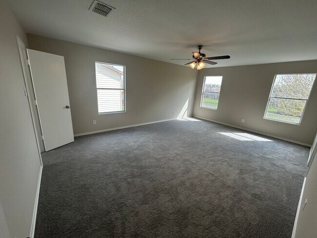 Building Photo - **MOVE IN SPECIAL** COMING SOON* Desirable Location In Cibolo! Spacious Home with Loft & Fenced B...