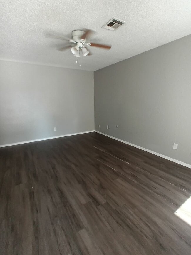 Building Photo - Better Than New! W/appliances!