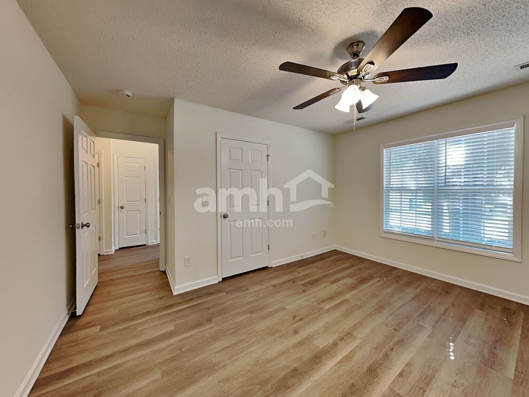 Building Photo - 5765 Regent Village Dr