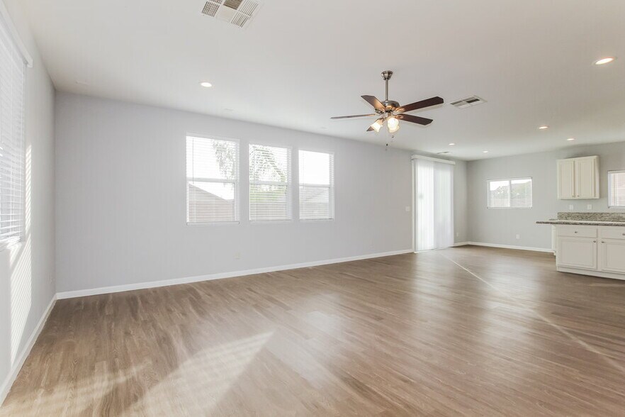 Building Photo - 3029 E Gannon Ridge Ave