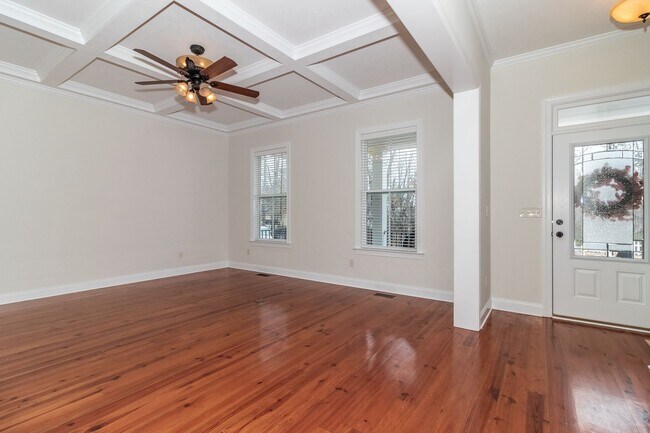 Building Photo - Lovely Riverwood Home