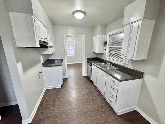 Building Photo - 1754 Danville Rd