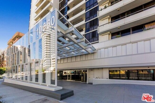 Building Photo - 10660 Wilshire Blvd