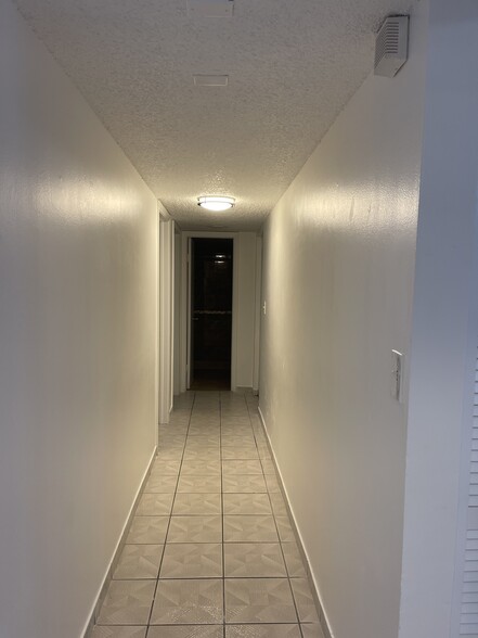 Building Photo - 2744 W 60th St