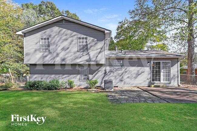 Building Photo - 3746 Lavilla Dr