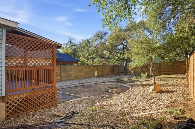 Building Photo - 2308 E 10th St