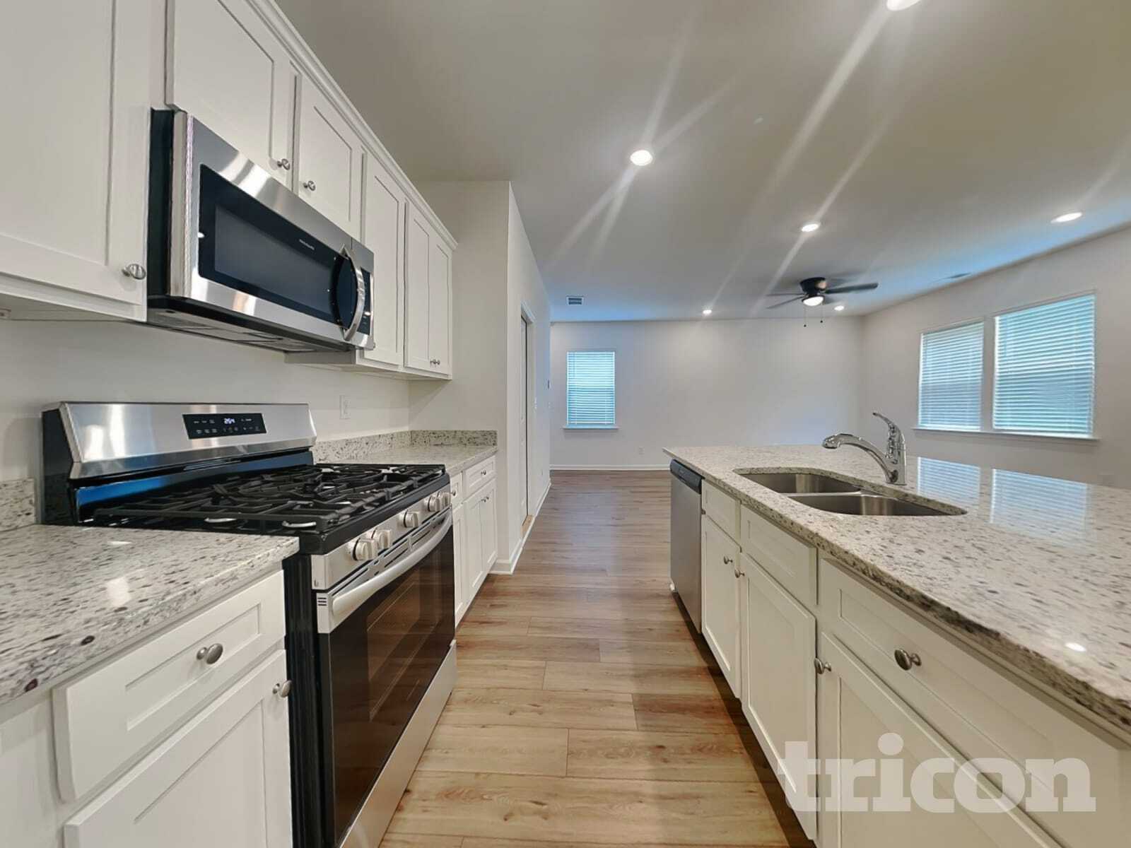 Building Photo - 2464 Lennox Rd SE