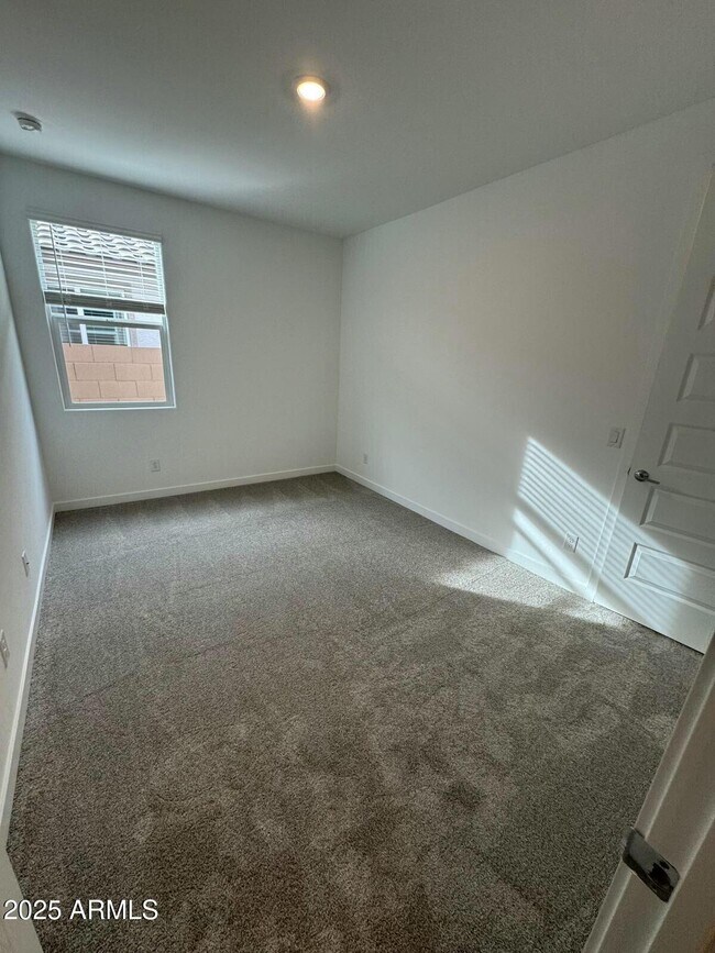 Building Photo - 3300 E Ranchhand Dr