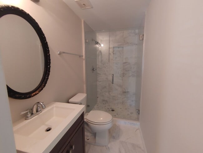 Building Photo - Charming 3 Bdrm/2 Bath Townhome - Available Now!