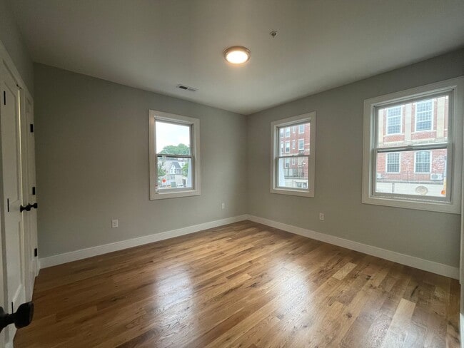 Building Photo - Amazing Brookline 4 bed 3.5 baths…. FEE PAID BY LANDLORD
