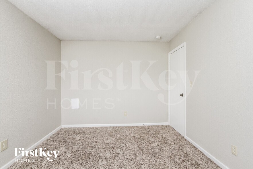 Building Photo - 8145 Maple Stream Ln