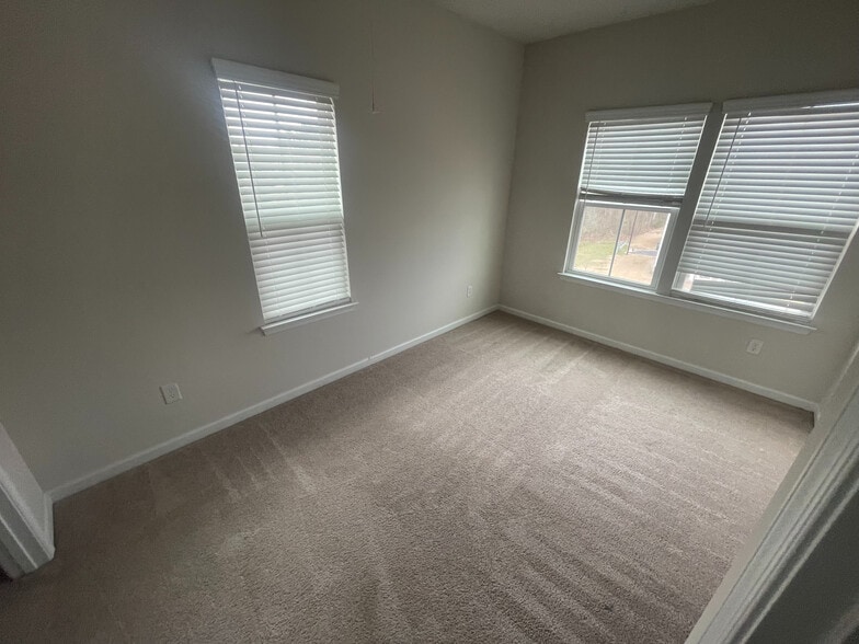 Building Photo - Room in Townhome on Valley Walk Dr