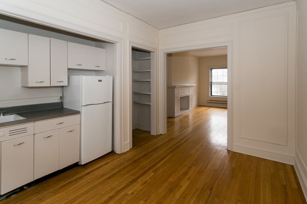 Building Photo - 805 Dempster St