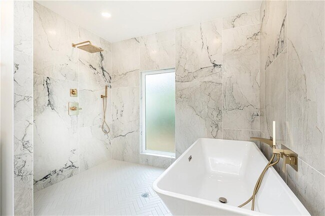 Building Photo - 433 Trabert Ave NW