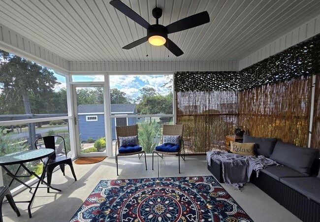 Building Photo - 2114 Pine View Dr