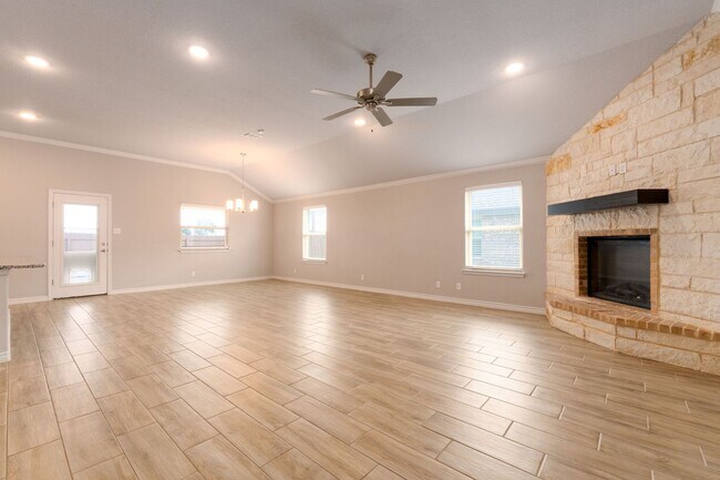 Building Photo - 3 Bdrm 2 Bath in Belton