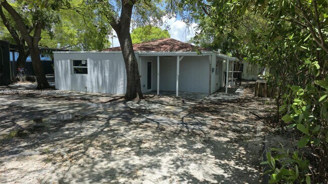 Primary Photo - 181 NW 44th St